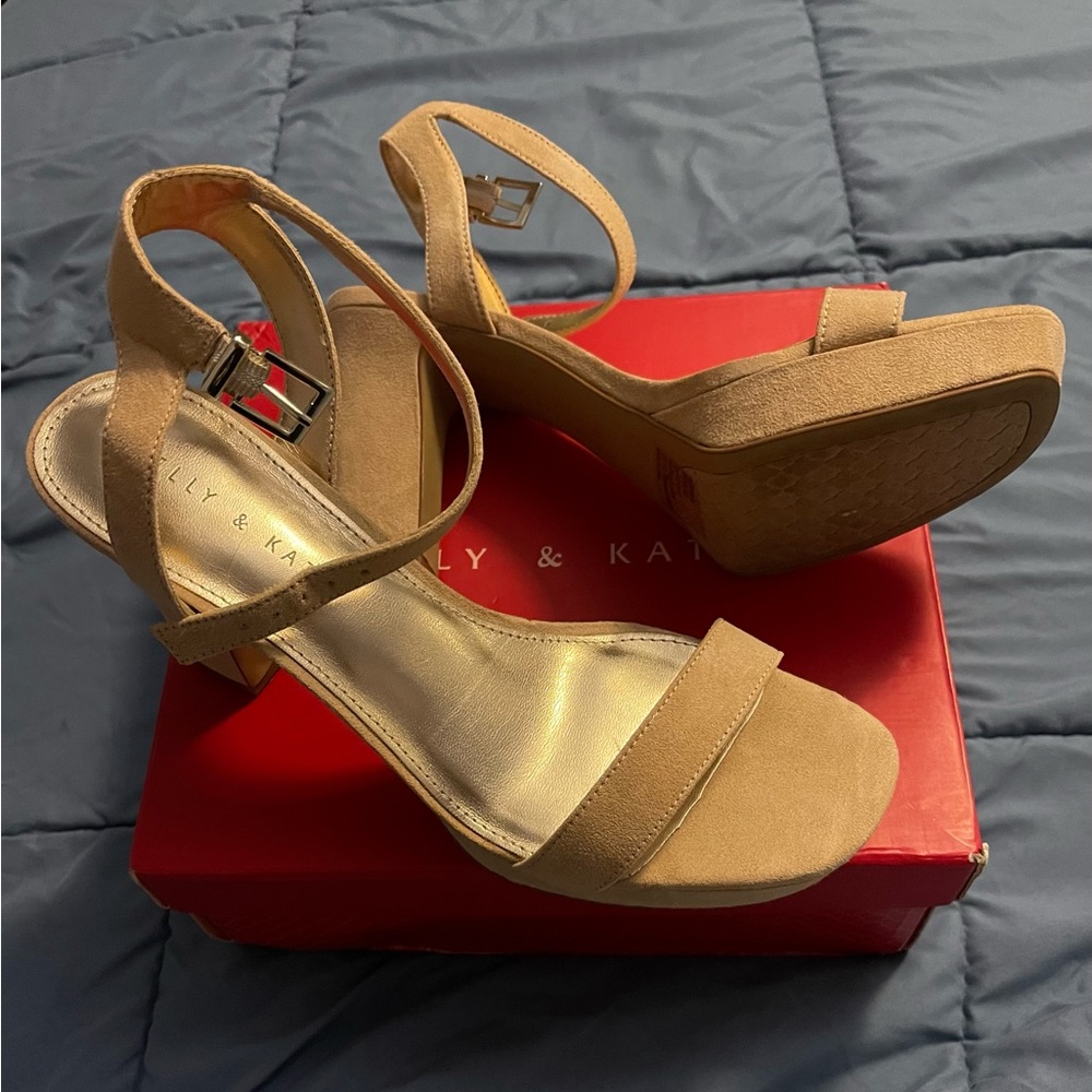 Kelly & Katie - Sarafine size 9.5M